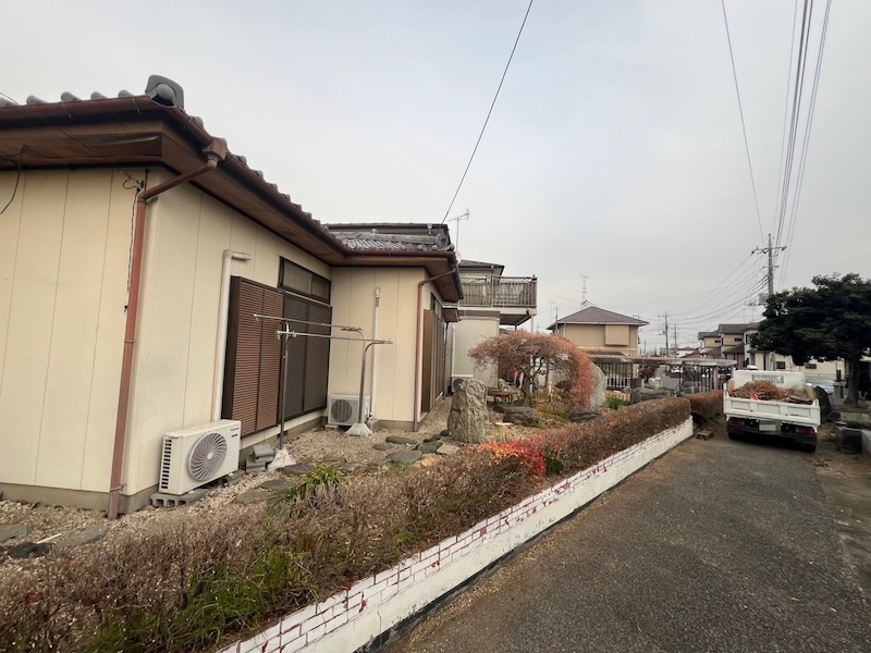 樹木の撤去と生垣の剪定を実施させていただきました｜埼玉県熊谷市 W様邸