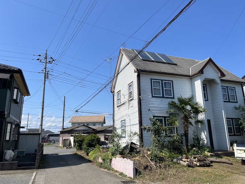 電線に近い・触れている樹木は地絡火災の危険性があります！