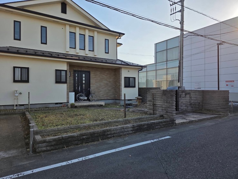 埼玉県熊谷市 O様邸｜生垣や庭木の伐採・撤去処分を実施しました！