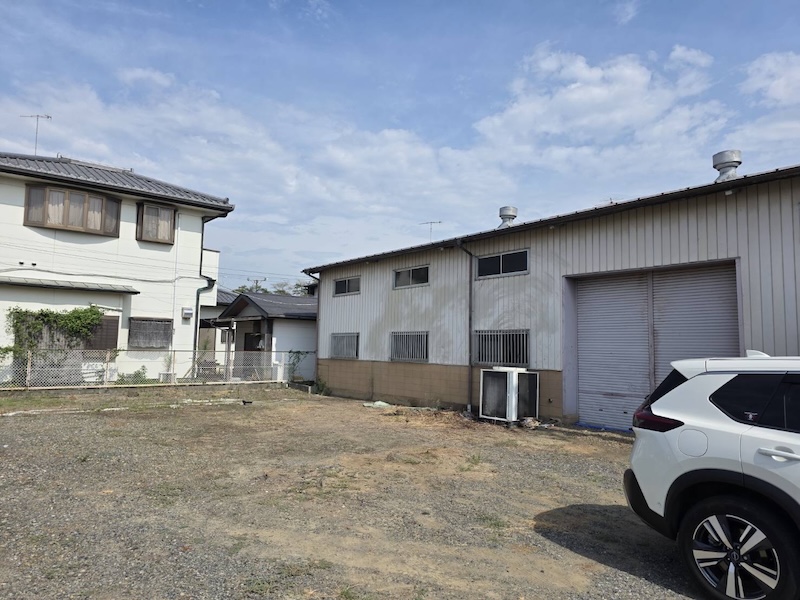 建物を覆う生い茂った樹木を伐採しました！｜埼玉県熊谷市 H様