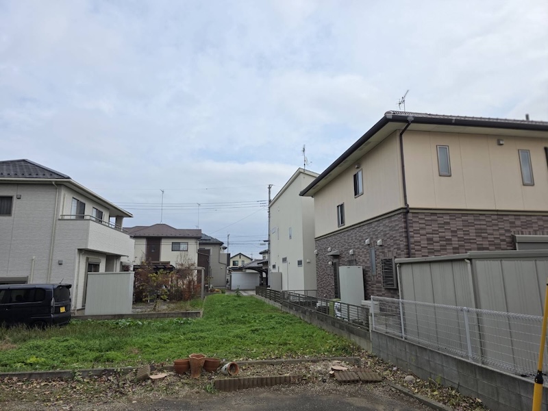 埼玉県熊谷市 S様邸｜枝が高く伸び広がった2本の樹木を伐採しました！