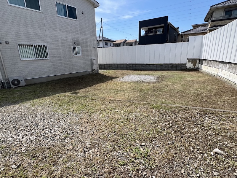 どんどん生えてくるお庭の雑草、どうしたらいい？雑草対策について解説！